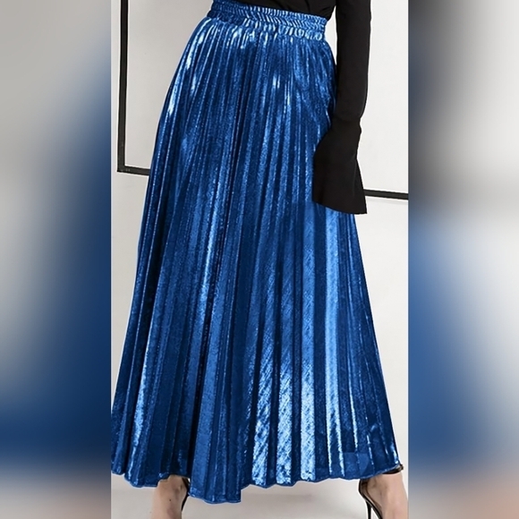 Chartou collection shiny blue skirt size  L - Picture 1 of 2